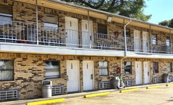 Mi Amor Inn & Suites by Hotel O Dallas Tx Hwy 352