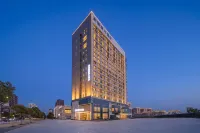 Danjiangkou Supure International Grand Hotel (Danjiangkou Dam Scenic Area)