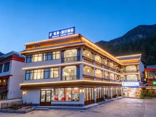 Private Enjoy Travel Hotel (Jiuzhaigou Scenic Area) - Mountain view