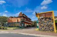 Townhouse Oak near Stasiun Purwosari for