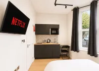 Central Studio in the Heart of Hounslow! - Kitchens
