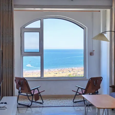 Deep Blue 1996 Seaview Apartment (Qingdao Golden Beach Branch) Отели рядом с достопримечательностью «Пляж Голден-Бич»