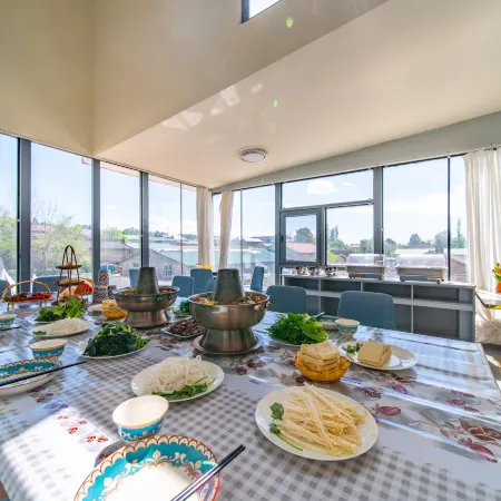 Tekes Yizhai B&B (Taiji Island Scenic Area Branch)