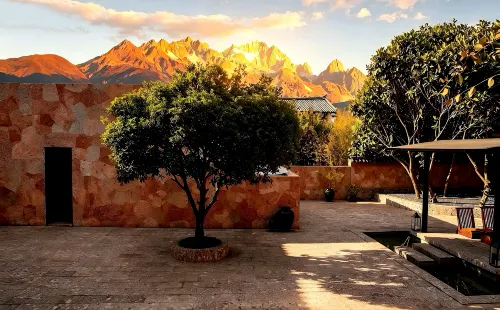 Mucheng Xichi Snow Mountain Art Resort Hotel (Baisha Ancient Town Branch)