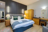 Waterhead Retreat, Ground Floor Bathtub Suites with Private Entrance
