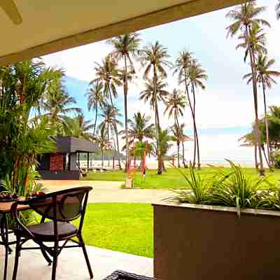 Luxury Beachfront SeaView Apartment Rooms