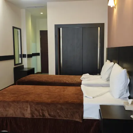 Canyon Hills Hotel