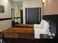 Canyon Hills Hotel