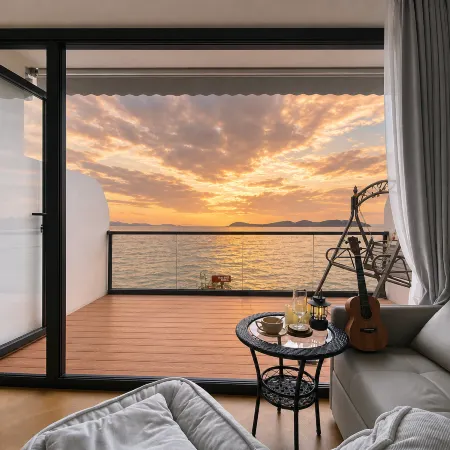 Zhuixun · Designer Full Lake View Homestay