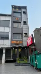 hotel 8 inn - 2-Star