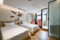 Chengkou Wuyue E-Sports Hotel - 2-Star