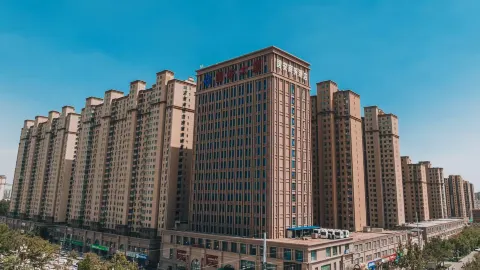 Guoan Business Hotel (Daming Qieshanhu Park Branch) in Дамин