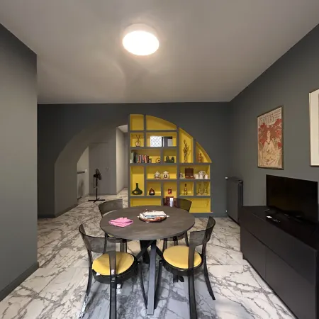 Modern City Center Apartment