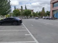 Minzu Hotel - parking