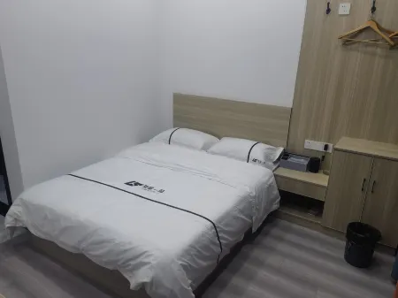 Huoshan Bieju Yige Hotel Отели рядом с достопримечательностью «Dabie Mountain Main Peak (Baima Main Peak)»