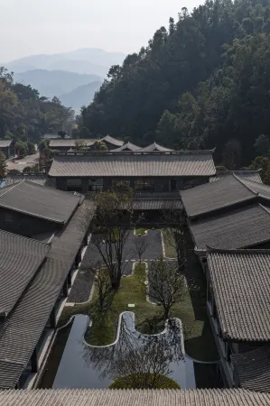 Nandian Banshan Hot Spring Hotel Отели в г. Лианхэ