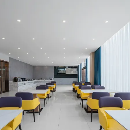 Vienna 3 Best Hotel (Shaoshan Dadao South Railway Station)