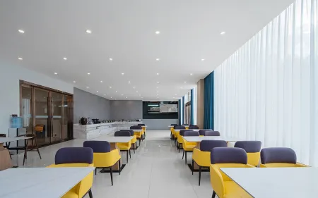 Vienna 3 Best Hotel (Shaoshan Dadao South Railway Station) Отели рядом с достопримечательностью «Mao Zedong Bronze Statue»