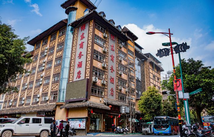 Lvchun Green East Business Hotel