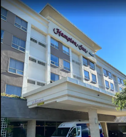 Hampton Inn by Hilton Vancouver-Airport/Richmond Отели рядом с достопримечательностью «City Centre Community Centre»