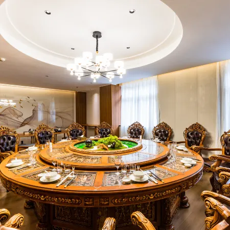Yajiang Yuecheng Hotel