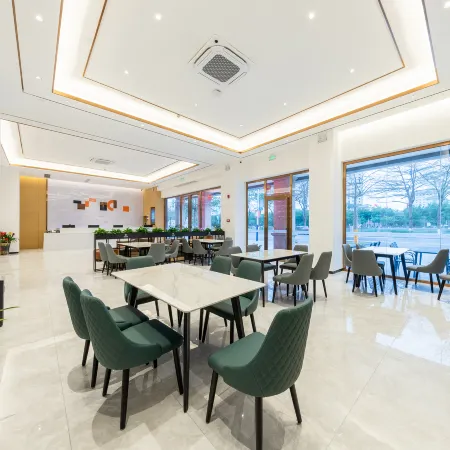 Chonpines Hotel· Yunfu Xinxing Juncheng Square Store