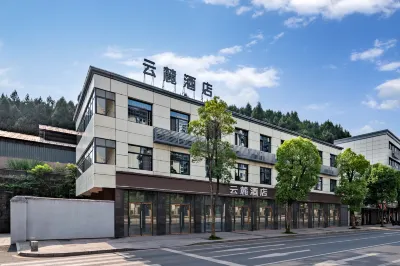 Yunlu Holiday Inn Nanchong Hotels near Nanchong Mashipu Passenger Transport Terminal