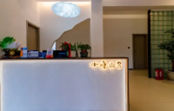 Xiaoyin Shanshe (Libo Xiaoqikong East Gate)