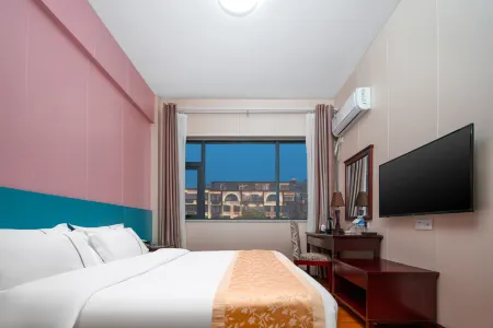 Yingjun International Hotel Отели рядом с достопримечательностью «Mingdao Palace»