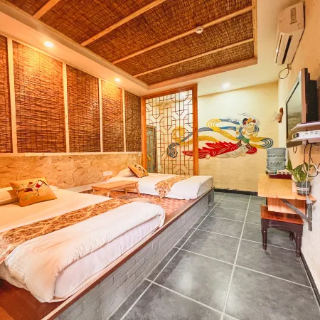 Crescent Moon Spring Zichenju Homestay (Mingsha Mountain and Crescent Moon Spring Scenic Area)