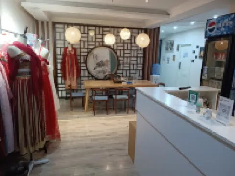 Zhonggulou  Youth Hostel (Xi'an Zhonglou Subway Station Huimin Street Branch)
