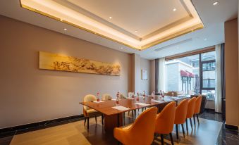 Floral Lux Hotel·Taizhou Fengchenghe Resort Hotel (Old Street)