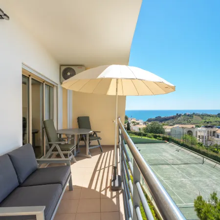 BnB Homes Ocean View Apartment with relax Terrace, 2 Swimming pools & Tennis court