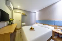Home Inn (Yangjiang Mojiang Road Municipal Government) Hotels in Mandarin Duck Lake