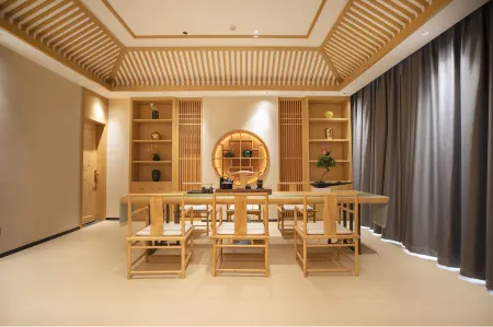 Rayzen hotel Отели рядом со станцией Lincang Railway Station