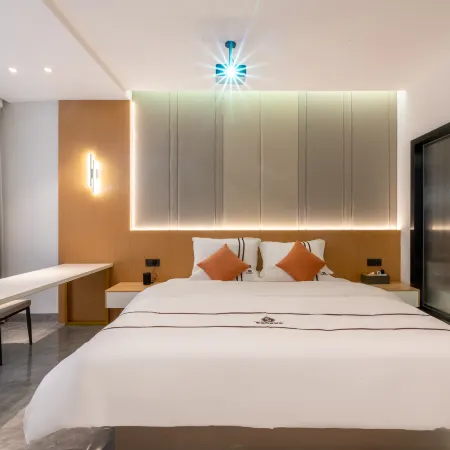 Qujing Junyao Smart Hotel (Wanda Plaza Bund)