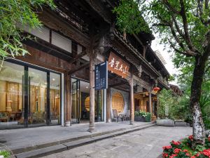 Dust and Hustle Weiyuan Designer Zen Homestay (Chongzhou Jiezi Ancient Town Branch)