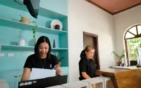 Mad Monkey Dumaguete