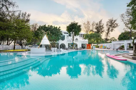 Dongxing City Wanwei golden Beach qulang resorts Отели рядом с достопримечательностью «Wanwei Golden Beach»