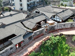 Leshan Guihua Alley Ancient Courtyard Homestay (Leshan Zhanggongqiao Haochi Street Branch)