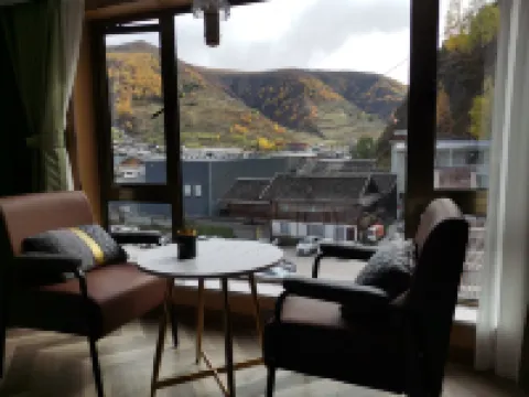 松潘曉燕子中国式旅館（古城牆）