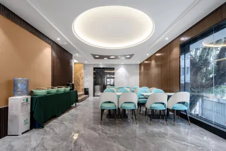 Buffeberg Hotel (Fenggang Hotel, Dongguan) Отели рядом с достопримечательностью «Yanhu Park»