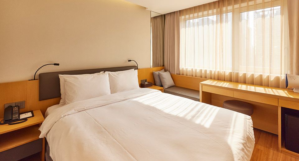 Hotel Uri& room interior