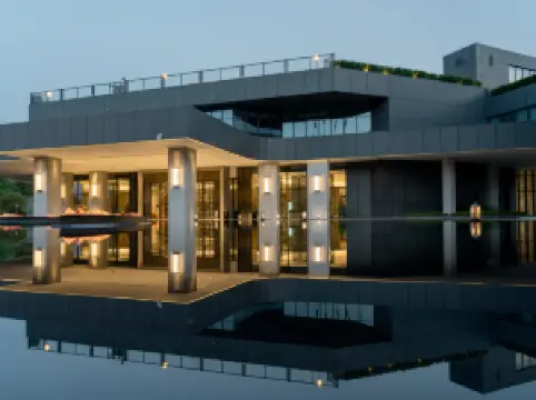 펑후앙 핫 스프링스 완담 그랜드 플라자 로얄