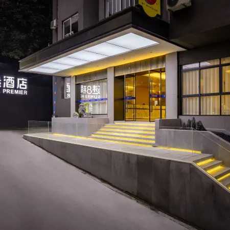 Super 8 Hotel (Zigong Lantern Park FanHua 1939 Shopping Plaza)