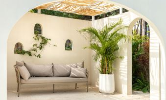 Tuji Monet's Garden Hotel