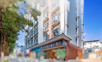 Nanyang Licheng Ruixuan Hotel (Xishuangbanna Jinghong Splashing Square Branch)