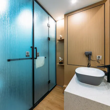 Yeste International Hotel (Baisha County Government)