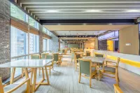 Yuanchuang Esports Hotel (Shaoxing Lu Xun’s Former Residence)