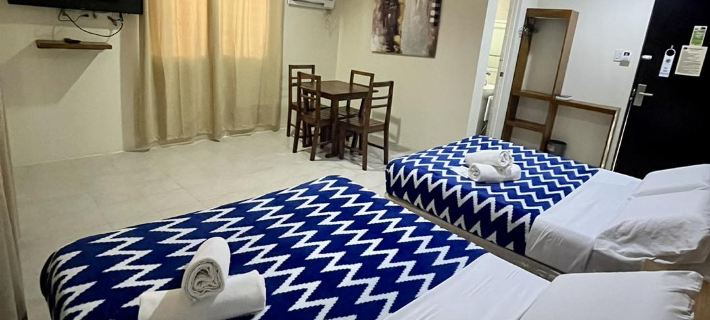 11th Street Bed and Breakfast โรงแรมในบาโคลอด